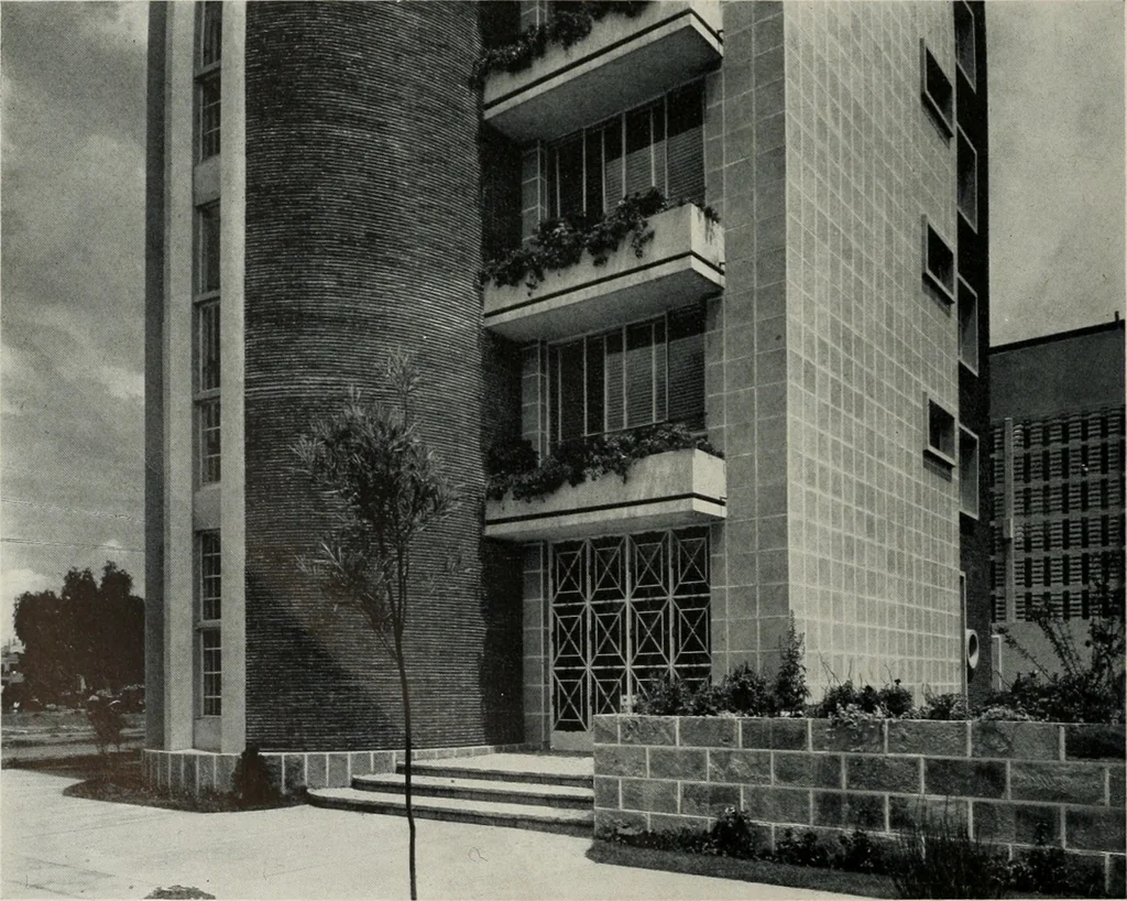An illustration from Architect and engineer, 1905, leaf 29