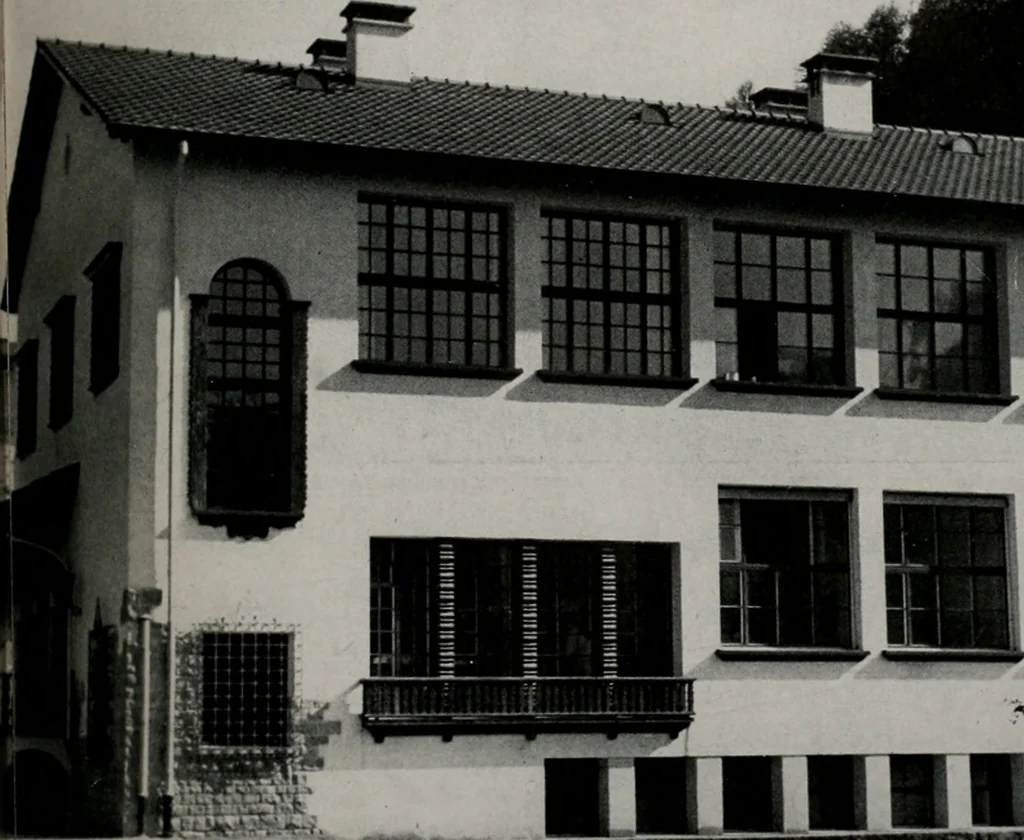 An illustration from Architect and engineer, 1905, leaf 330