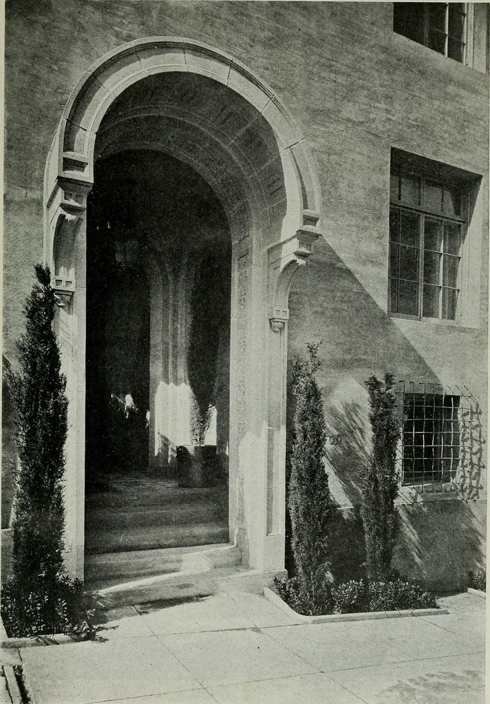 An illustration from Architect and engineer, 1905, leaf 736