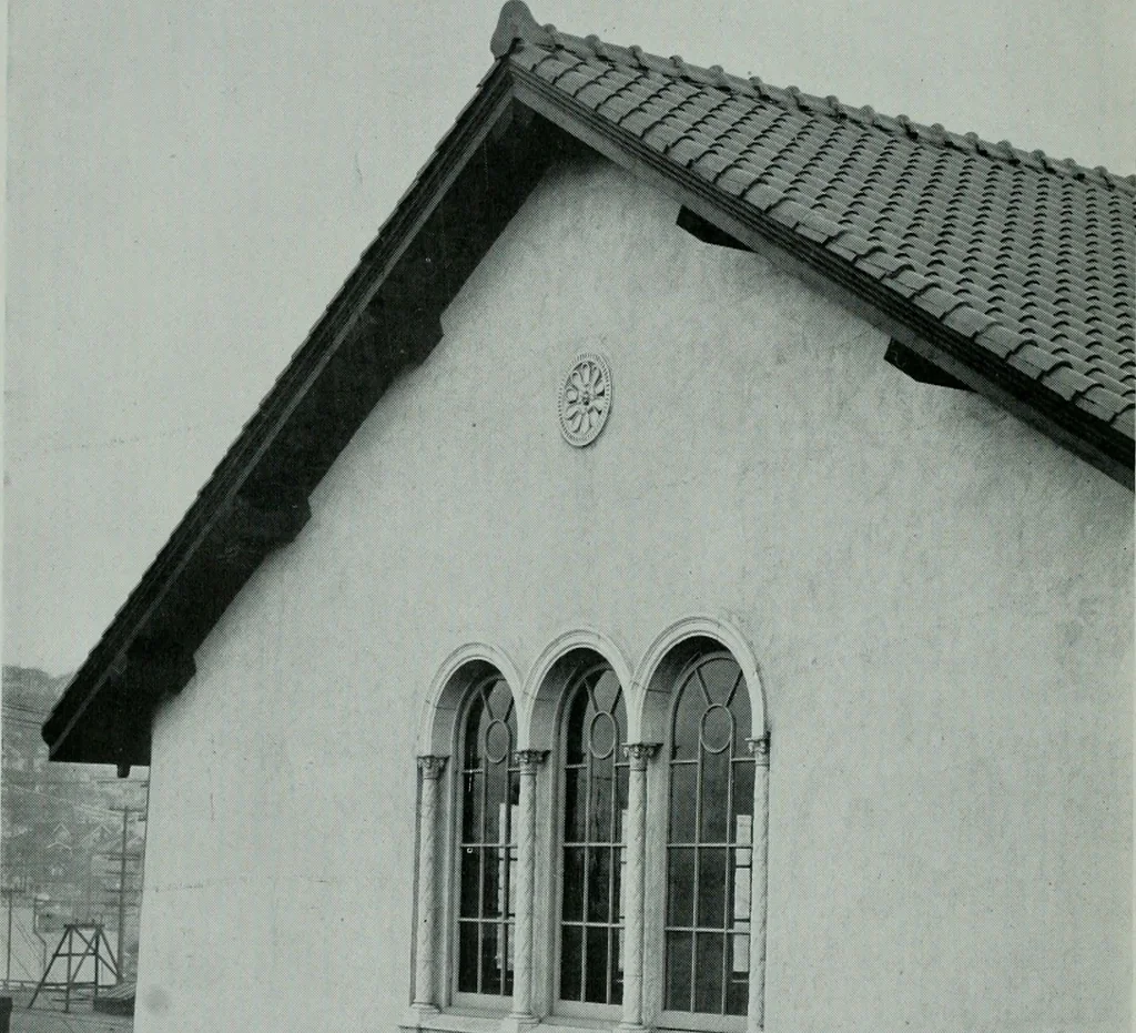 An illustration from Architect and engineer, 1905, leaf 725