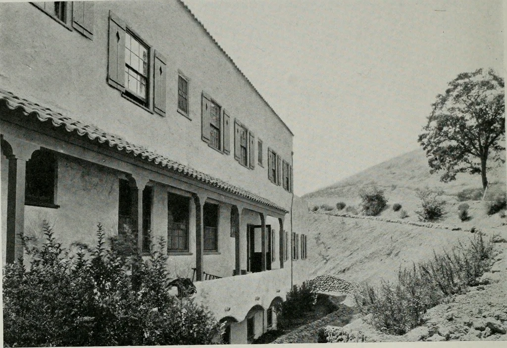 An illustration from Architect and engineer, 1905, leaf 193