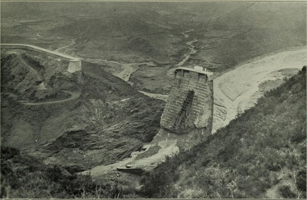 An illustration from Architect and engineer, 1905, leaf 100