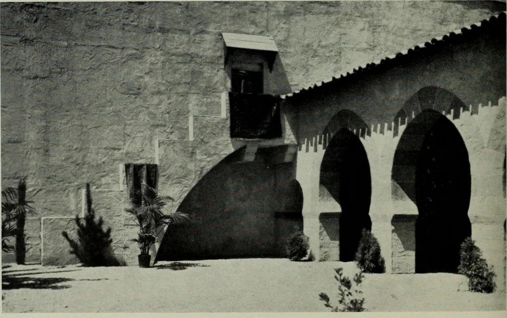 An illustration from Architect and engineer, 1905, leaf 483