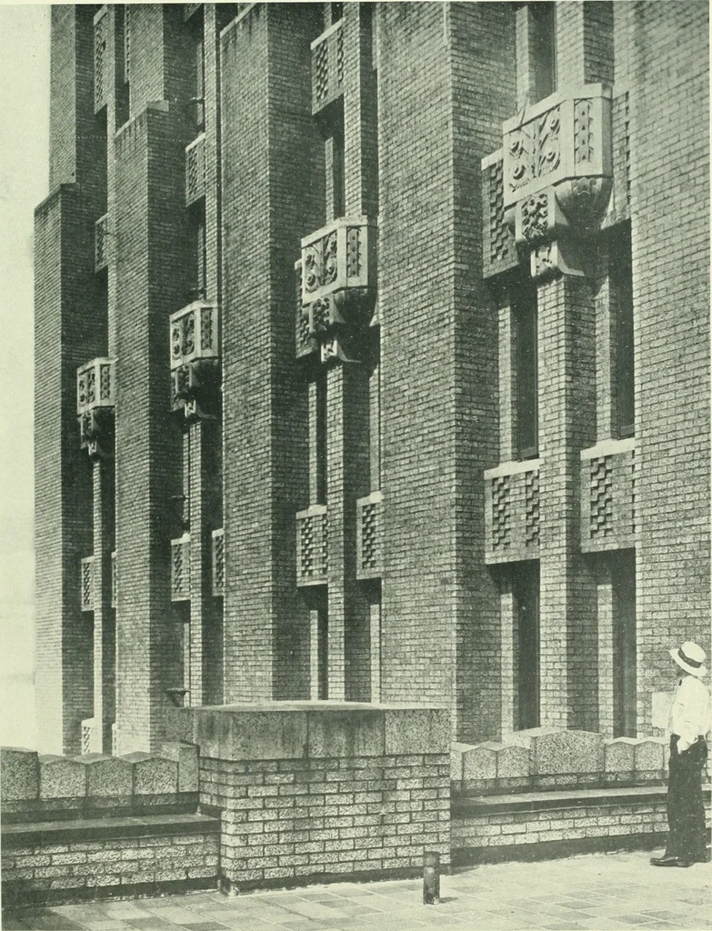 An illustration from Architect and engineer, 1905, leaf 232