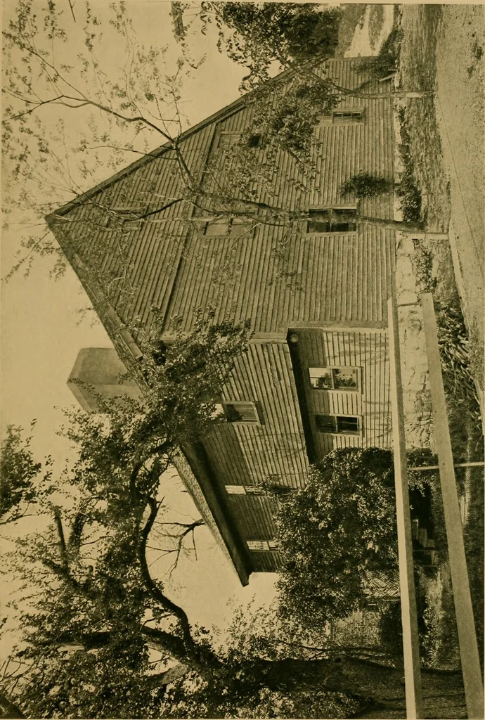 An illustration from An architectural monograph on colonial cottages, 1915, leaf 12