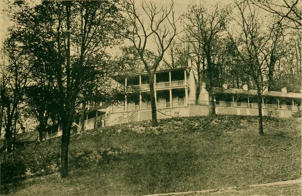 An illustration from An architectural monograph on a white pine hovse; competitive drawings, with report of the jury of architects, 1917, leaf 8