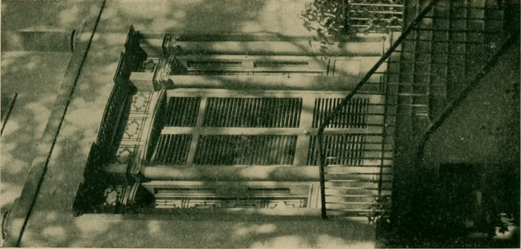 An illustration from An architectural monograph devoted to a comparative study of a group of early American doorways,, 1921, leaf 13
