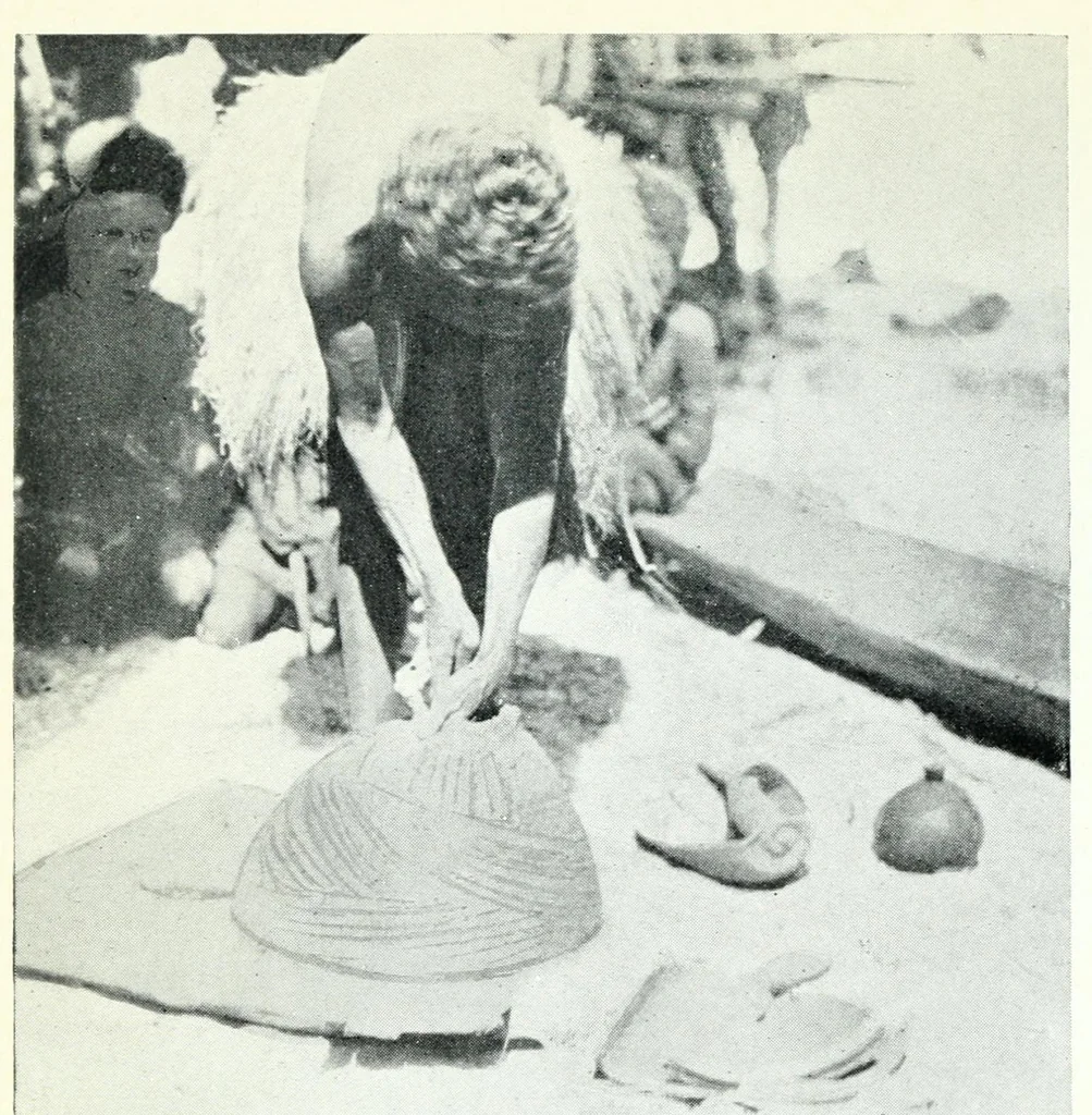 An illustration from Argonauts of the western Pacific; an account of native enterprise and adventure in the Archipelagoes of Melanesian New Guinea. With a pref. by Sir James George Frazer, 1922, leaf 360