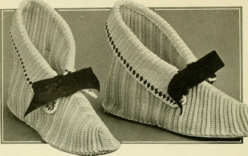 An illustration from Artamo crochet book ... no. 1-, 1916, leaf 17
