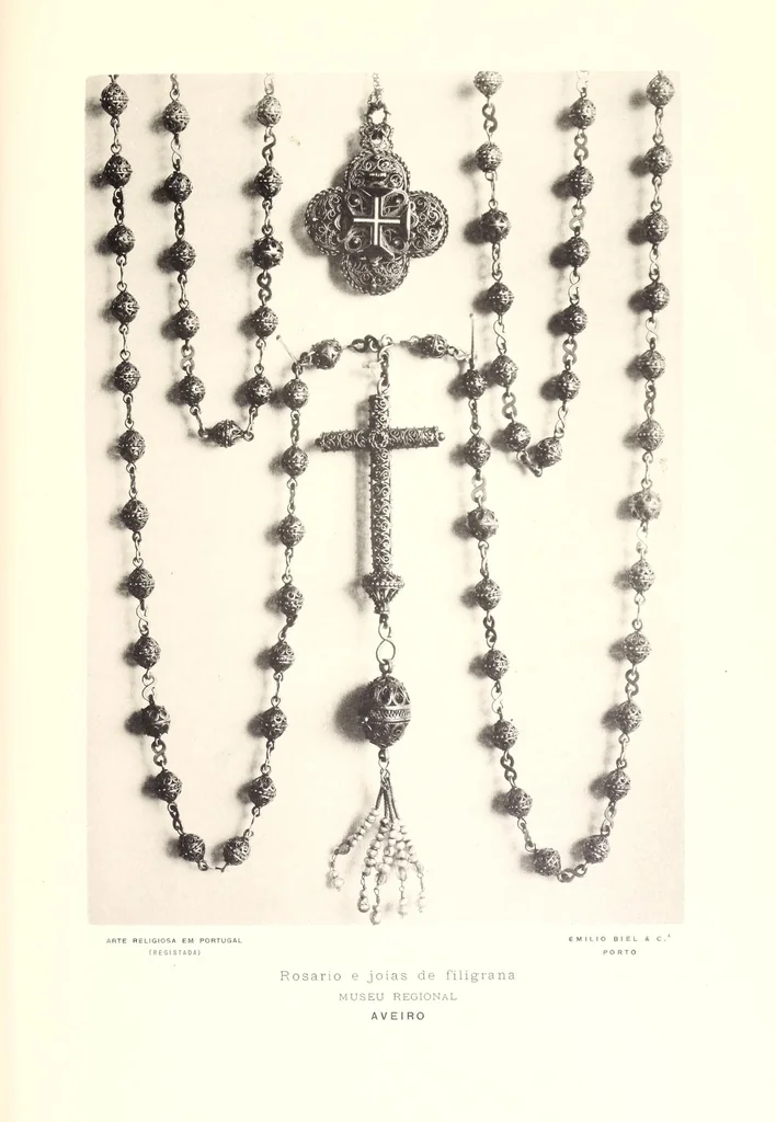 An illustration from Arte religiosa em Portugal, 1914, leaf 199