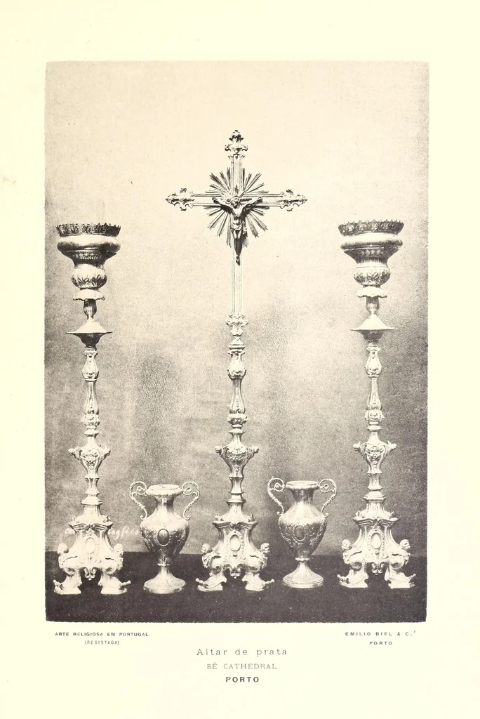 An illustration from Arte religiosa em Portugal, 1914, leaf 21