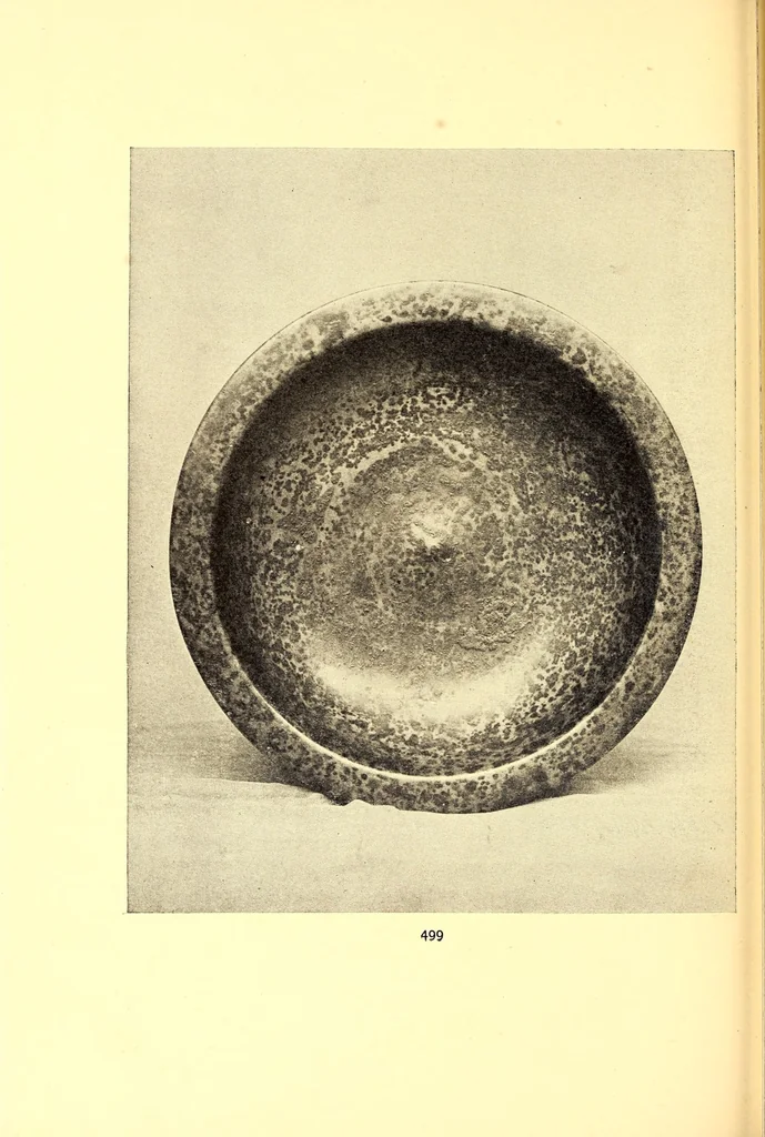 An illustration from Art of old Japan, rare specimens of pewter, carvings in jade and other stones and wood. Many lanterns from famous palace and temple grounds, fine gold lacquers and other scarce objects : selected by the well-known Japanese connoisseur Bunkio Matsuki, 1904, leaf 208