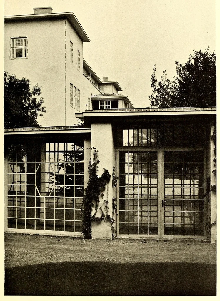 An illustration from The art-revival in Austria, 1906, leaf 139