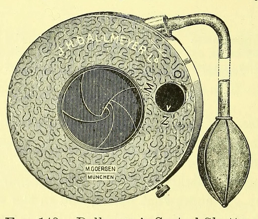 An illustration from Photographic optics and colour photography [electronic resource] : including the camera, kinematograph, optical lantern, and the theory and practice of image formation, 1909, leaf 212