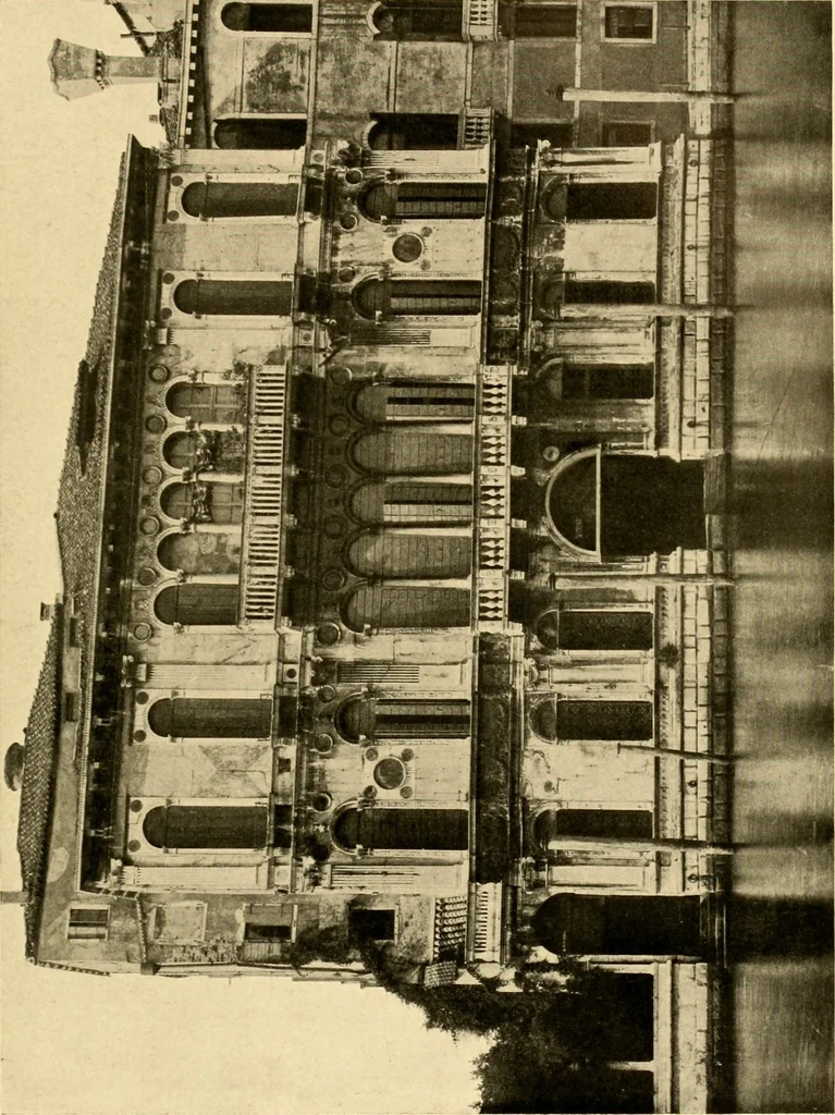 An illustration from Baukunst und dekorative plastik der frührenaissance in Italien, 1920, leaf 118