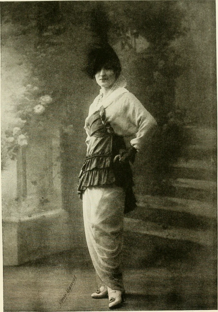 An illustration from Bekleidungskunst und Mode, 1918, leaf 160