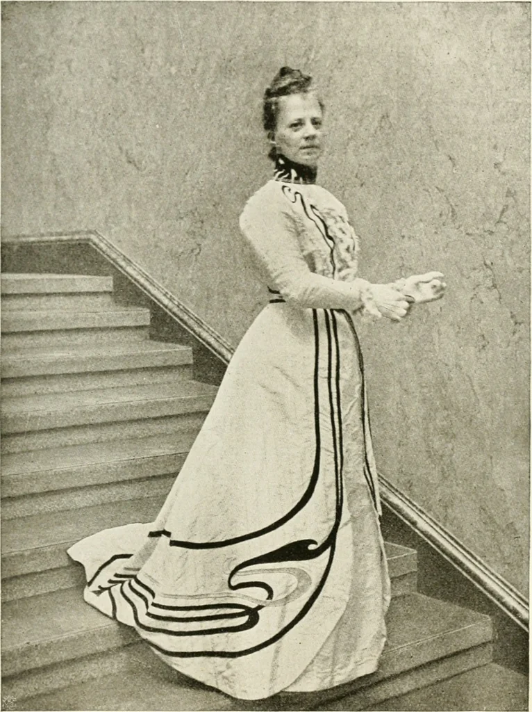 An illustration from Bekleidungskunst und Mode, 1918, leaf 205