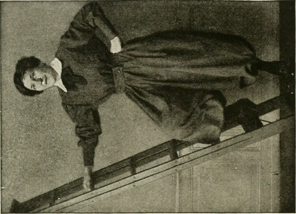 An illustration from Bekleidungskunst und Mode, 1918, leaf 225