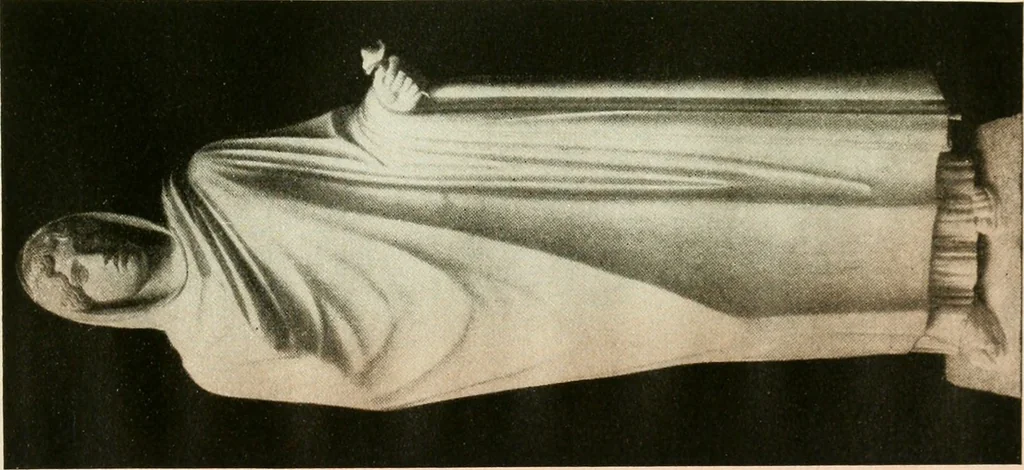 An illustration from Bekleidungskunst und Mode, 1918, leaf 44