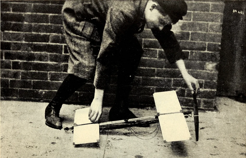 An illustration from The boys' book of model aeroplanes : how to build and fly them : with the story of the evolution of the flying machine, 1912, leaf 283
