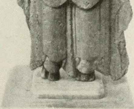 An illustration from Buddhistische plastik in Japan bis in den beginn des 8. jahrhunderts n. Chr, 1919, leaf 214