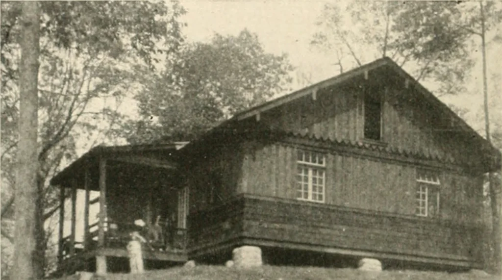 An illustration from Bungalows; their design, construction and furnishing, with suggestions also for camps, summer homes and cottages of similar character, 1911, leaf 113