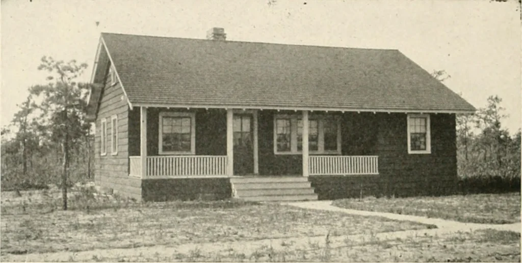 An illustration from Bungalows; their design, construction and furnishing, with suggestions also for camps, summer homes and cottages of similar character, 1911, leaf 119