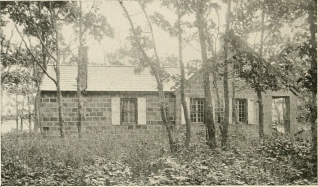 An illustration from Bungalows; their design, construction and furnishing, with suggestions also for camps, summer homes and cottages of similar character, 1911, leaf 123