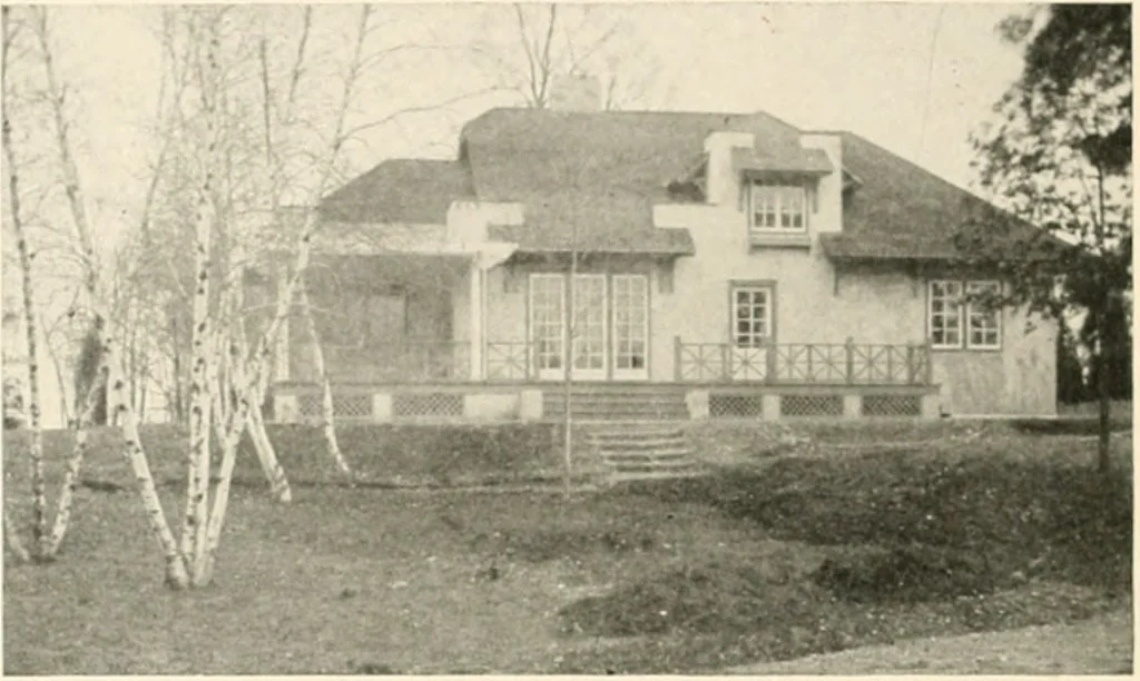 An illustration from Bungalows; their design, construction and furnishing, with suggestions also for camps, summer homes and cottages of similar character, 1911, leaf 125