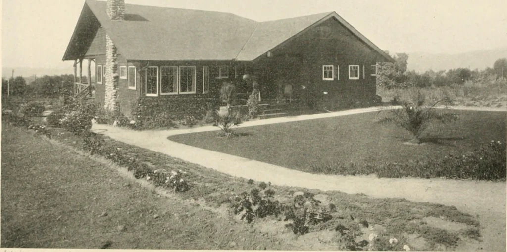 An illustration from Bungalows; their design, construction and furnishing, with suggestions also for camps, summer homes and cottages of similar character, 1911, leaf 29