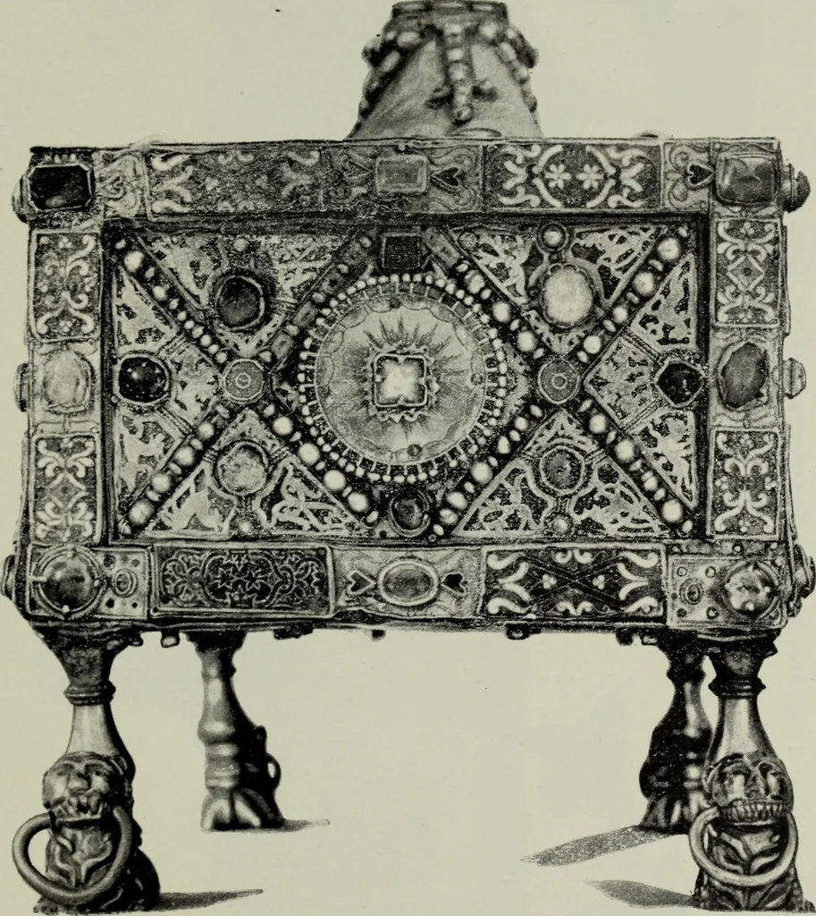 An illustration from Die byzantinischen Zellenschmelze der Sammlung Dr. Alex. von Swenigorodskoï und das darüber veröffentlichte Prachtwerk : archäologisch-kunstgeschichtliche Studie, 1896, leaf 470