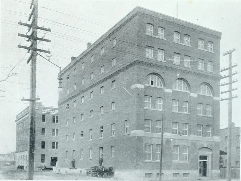 An illustration from Calgary, 1912, leaf 162
