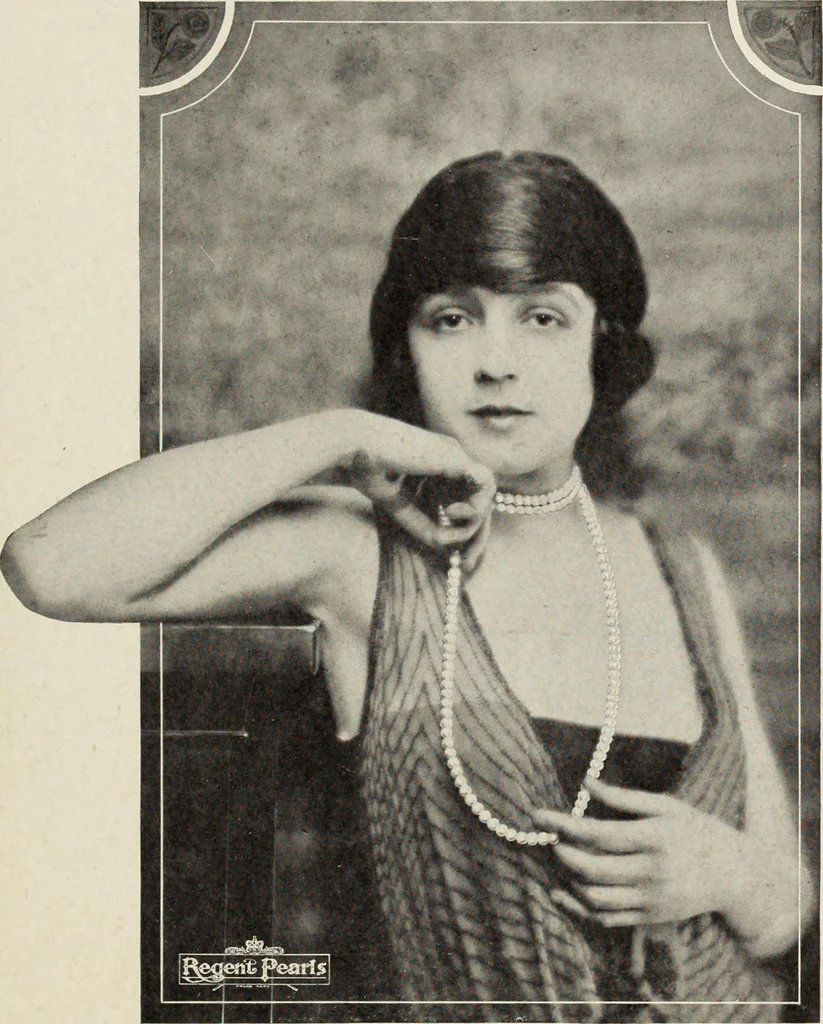 An illustration from Canadian jeweller 1920, 1920, leaf 208