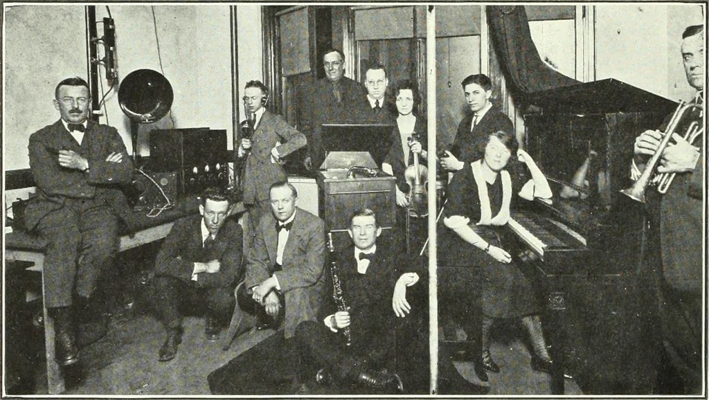 An illustration from Canadian printer & publisher, 1922, leaf 499
