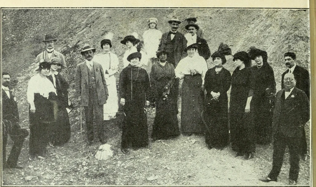 An illustration from Caras y caretas, 1898, leaf 1221