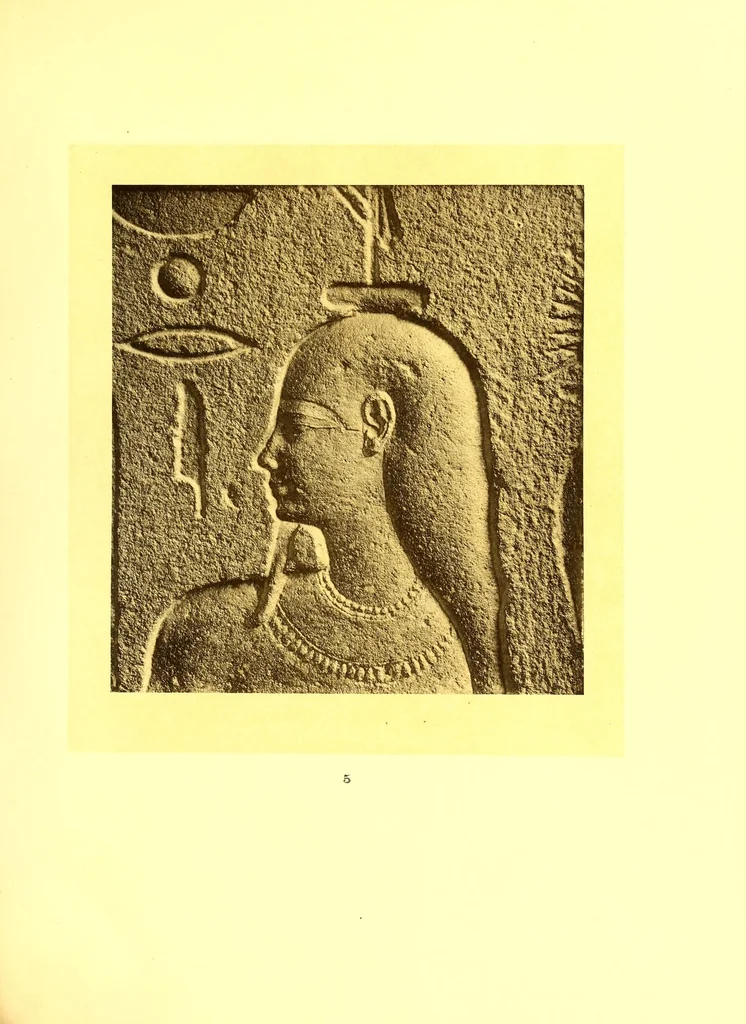 An illustration from Catalogue des objets d'art et de haute curiosite de l'antiquite, du moyen age, de la renaissance et autres faiences italienneres emaillees des Robbia, porcelaines de saxe, iboires - objets varies - bijoux, bois sculptes, marbres, pierres, terres cuites, bronzes Italiens, sculptures Egyptinnes et Grecques en marbre, terres cuites et bronzes greos et romains, faiences orientales: importante serie de rhages, manuscrits persans, sculptures et peintures Chinoises bronze de mossoul, tableaux anciens .., 1914, leaf 25