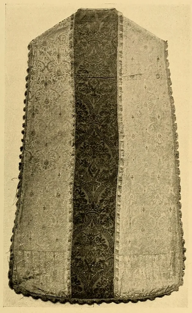 An illustration from Catalogue d'étoffes anciennes et modernes décrites, 1927, leaf 237