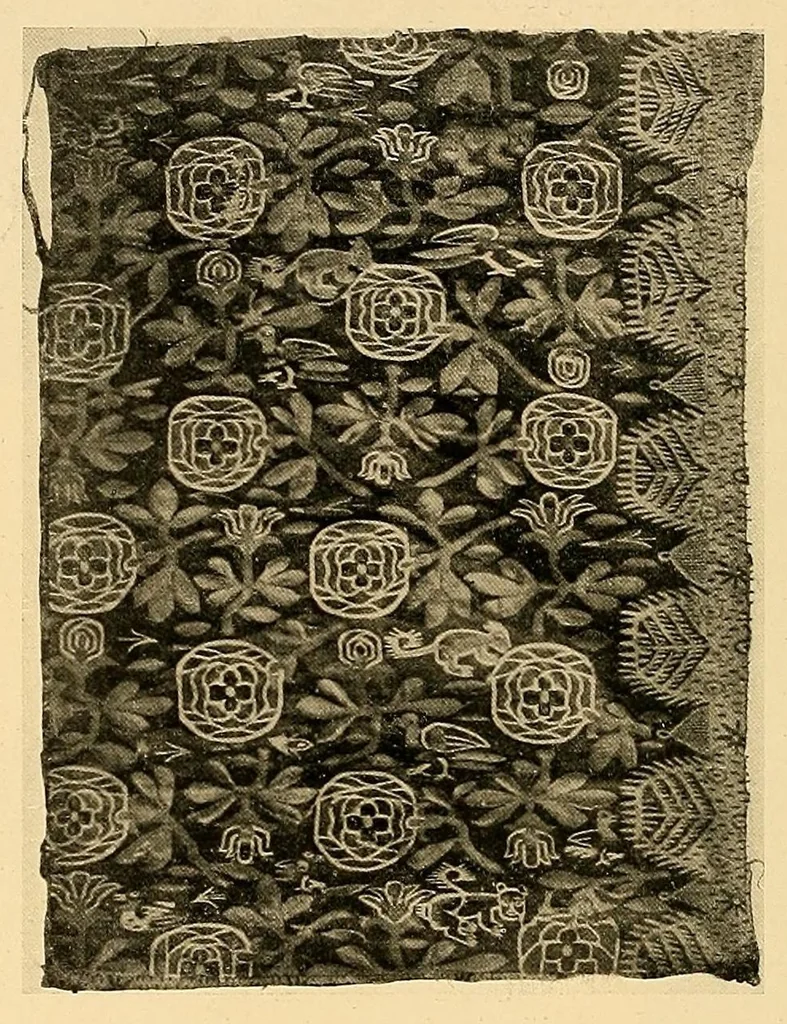 An illustration from Catalogue d'étoffes anciennes et modernes décrites, 1927, leaf 316