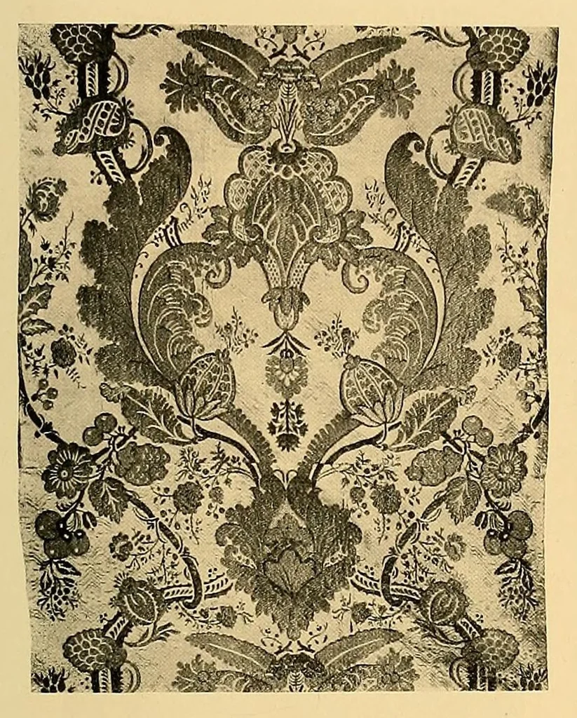 An illustration from Catalogue d'étoffes anciennes et modernes décrites, 1927, leaf 335