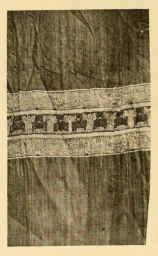 An illustration from Catalogue d'étoffes anciennes et modernes décrites, 1927, leaf 36