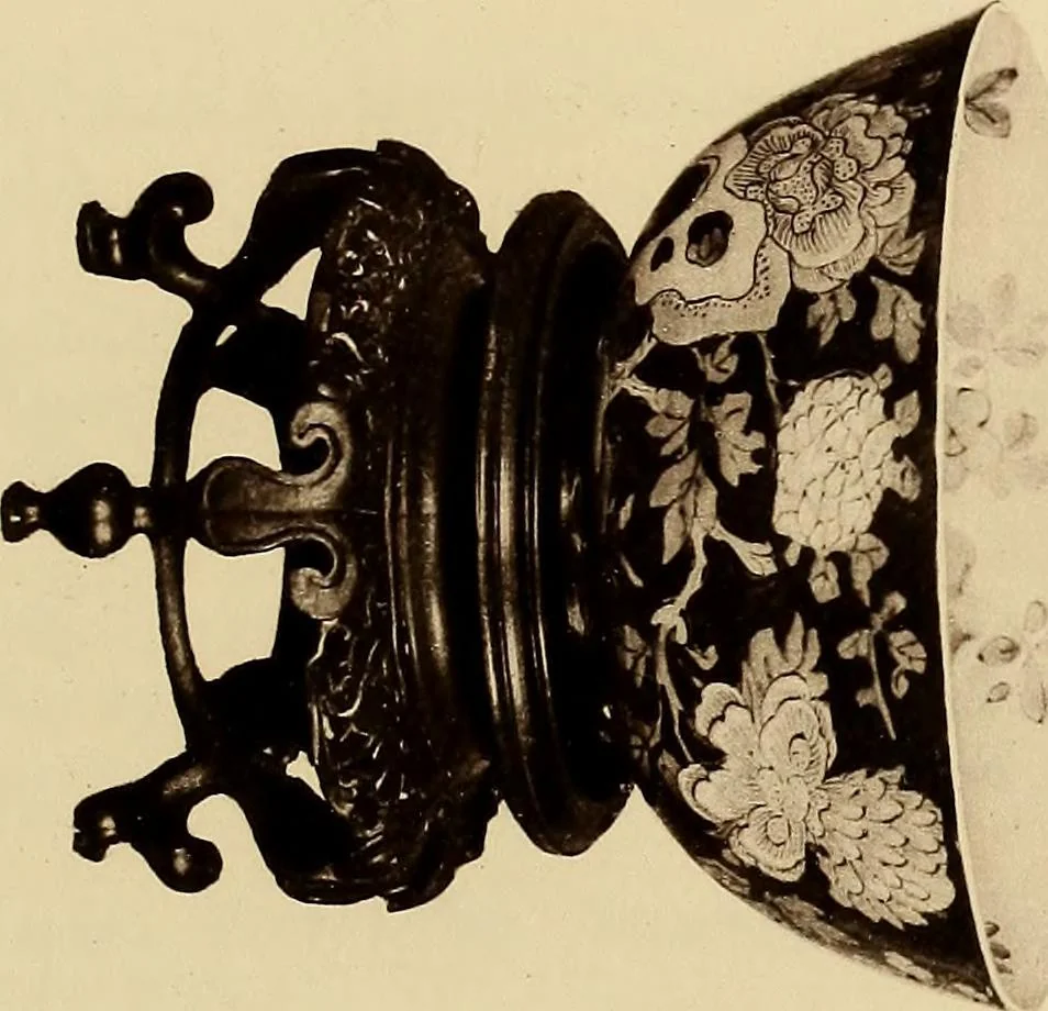 An illustration from A catalogue of Chinese porcelains collected by Mr. and Mrs. Charles P. Taft, Cincinnati, Ohio, with notes and illustrations, comp. and described by John Getz, 1904, leaf 276