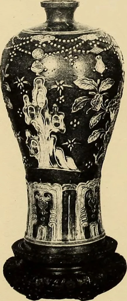 An illustration from A catalogue of Chinese porcelains collected by Mr. and Mrs. Charles P. Taft, Cincinnati, Ohio, with notes and illustrations, comp. and described by John Getz, 1904, leaf 284