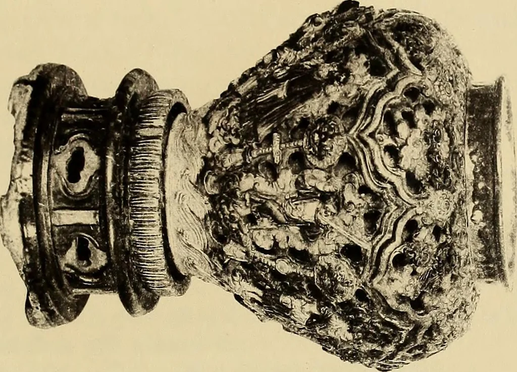 An illustration from A catalogue of Chinese porcelains collected by Mr. and Mrs. Charles P. Taft, Cincinnati, Ohio, with notes and illustrations, comp. and described by John Getz, 1904, leaf 284