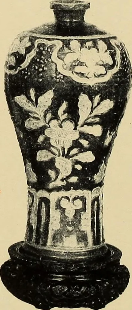 An illustration from A catalogue of Chinese porcelains collected by Mr. and Mrs. Charles P. Taft, Cincinnati, Ohio, with notes and illustrations, comp. and described by John Getz, 1904, leaf 284