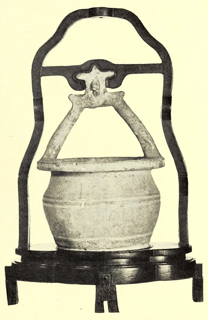 An illustration from Catalogue of Chinese Paintings, Tang and Sung Potteries, Rare Porcelains, Tapestries and other Works of Art : Collected by Thomas R. Abbott, a Permanent Resident of Peking brought to America by Frederick Moore, 1917, leaf 61