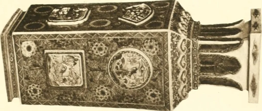 An illustration from A catalogue of Chinese porcelains collected by Mr. and Mrs. Charles P. Taft, Cincinnati, Ohio, with notes and illustrations, comp. and described by John Getz, 1904, leaf 232