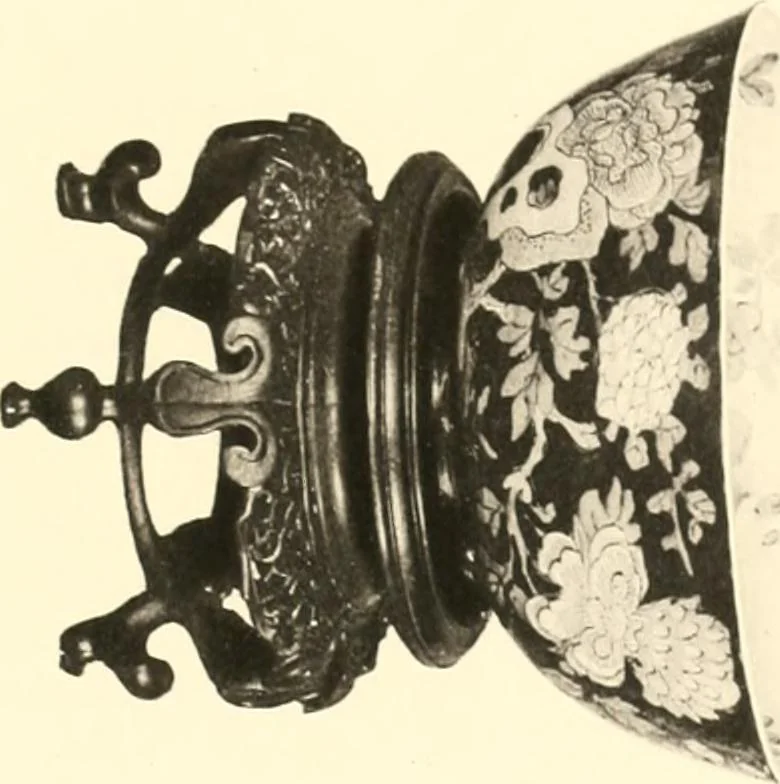 An illustration from A catalogue of Chinese porcelains collected by Mr. and Mrs. Charles P. Taft, Cincinnati, Ohio, with notes and illustrations, comp. and described by John Getz, 1904, leaf 274