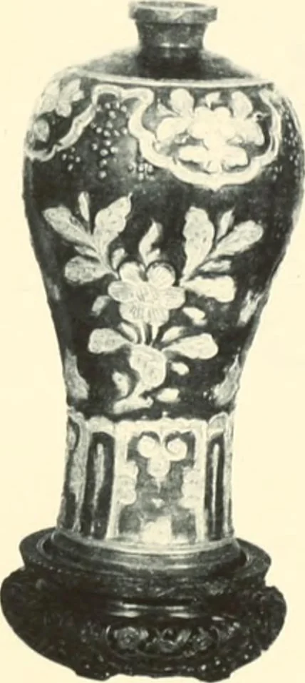 An illustration from A catalogue of Chinese porcelains collected by Mr. and Mrs. Charles P. Taft, Cincinnati, Ohio, with notes and illustrations, comp. and described by John Getz, 1904, leaf 282