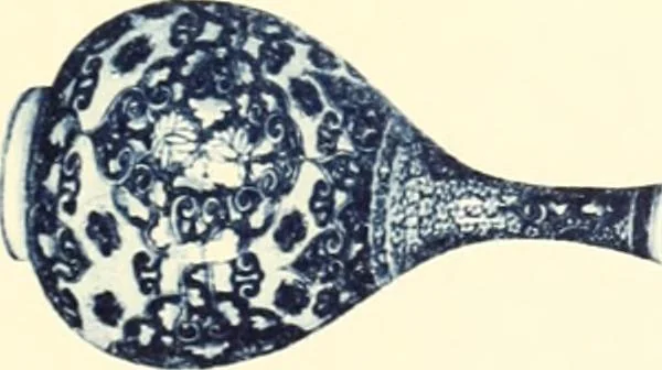 An illustration from A catalogue of Chinese porcelains collected by Mr. and Mrs. Charles P. Taft, Cincinnati, Ohio, with notes and illustrations, comp. and described by John Getz, 1904, leaf 76