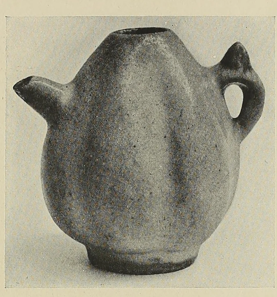 An illustration from Catalogue of an exhibition of early Chinese pottery and sculpture, 1916, leaf 243